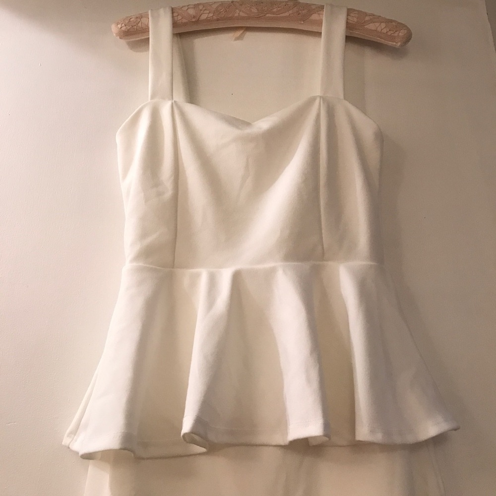 White dress - Picture 4 of 4