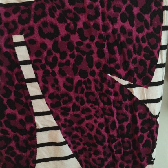 Striped tee with pink leopard bow on the front - Picture 4 of 5