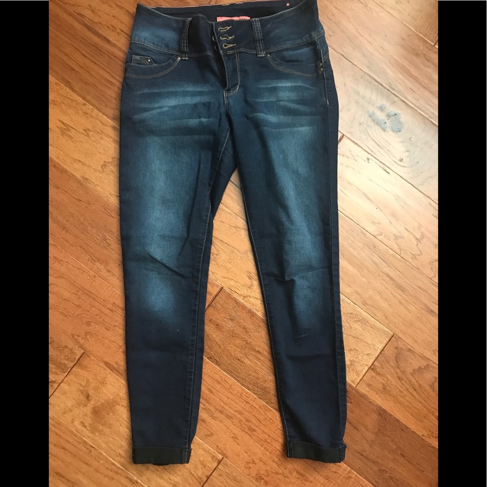 YMI skinny jegging jeans Wanna Better Butt?!