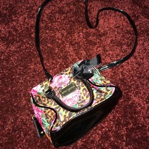 BRAND NEW WITHOUT TAGS Betsy Johnson crossbody