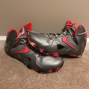 Lebron 11 Team: Size 11.5