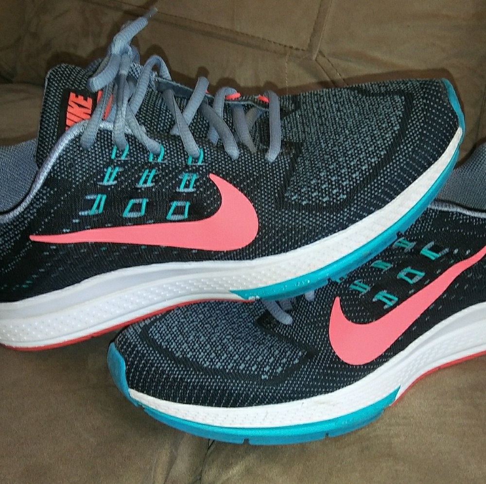 Women's Nike shoes size 9.5