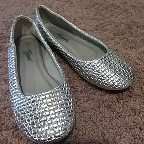 Silver flats - Picture 1 of 1