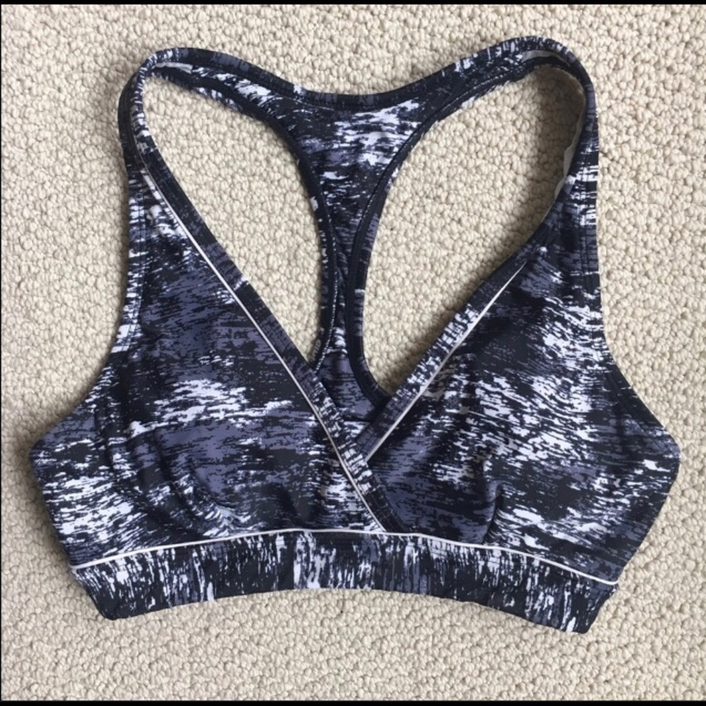Athleta plunging sports bra size S