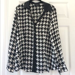 Foxcroft Fitted Houndstooth Button Up Shirt