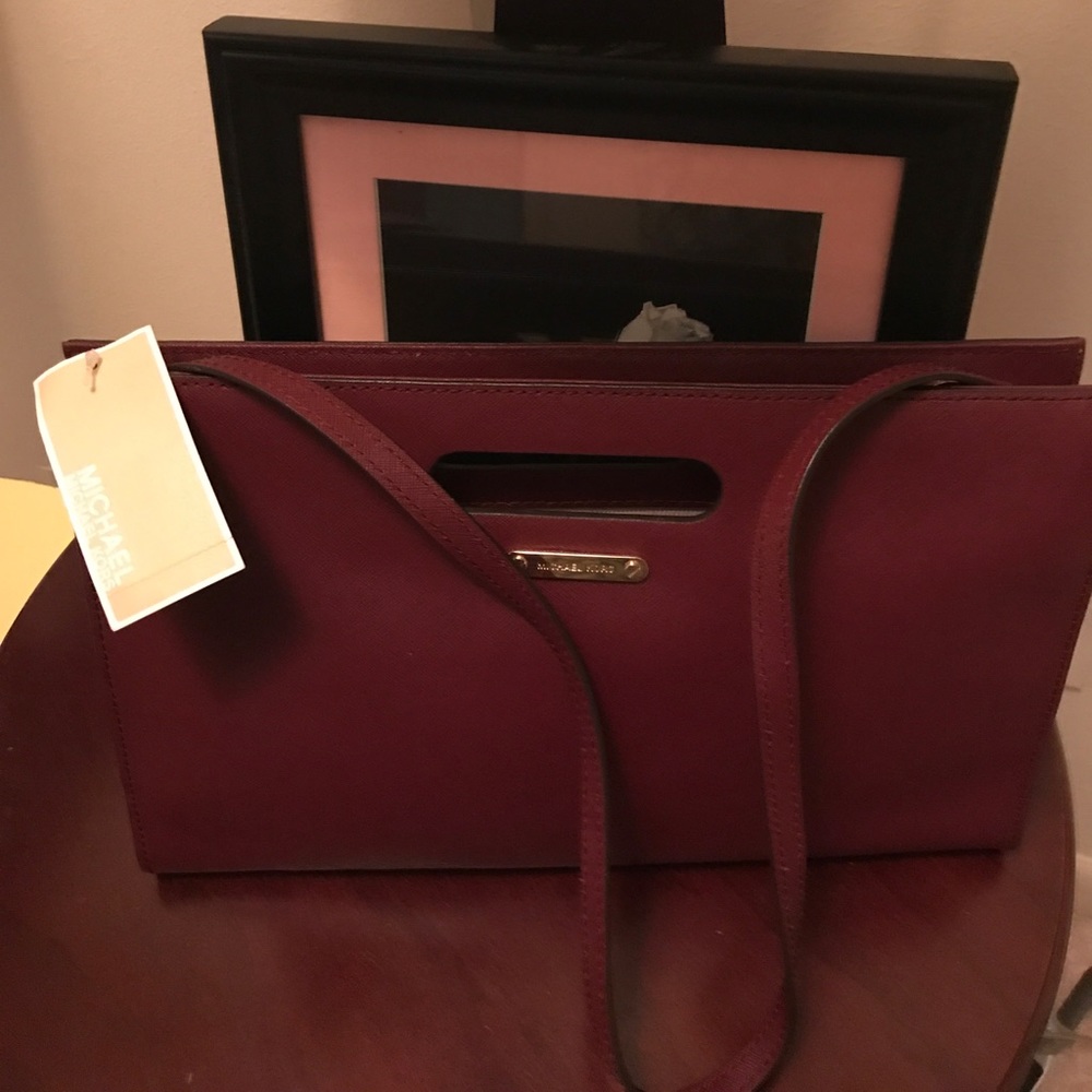 NWT MK CLUTCH - Picture 3 of 3