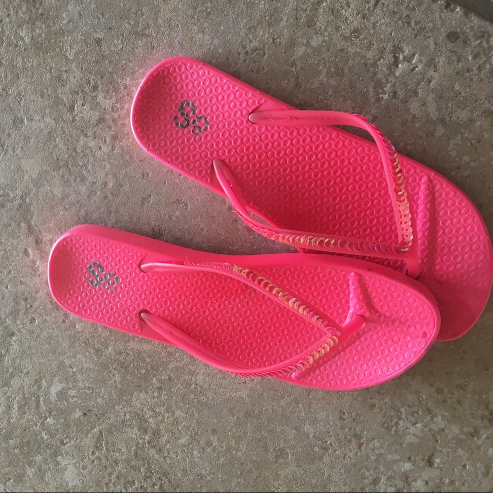 So Brand Flip Flops