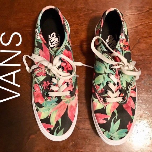 Vans Shoes - Vans Tropical Print Sneaker Lace up -LIKE NEW 7.5