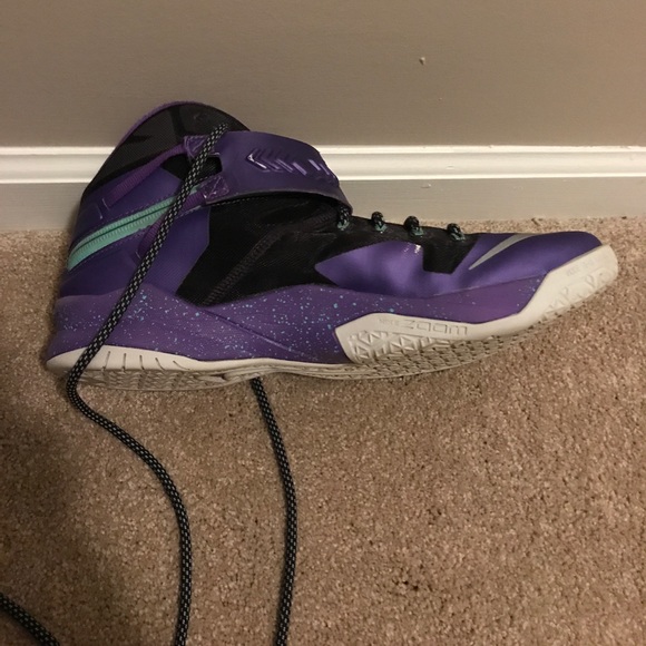 Lebron Soldier VIII: Size 12 - Picture 2 of 5