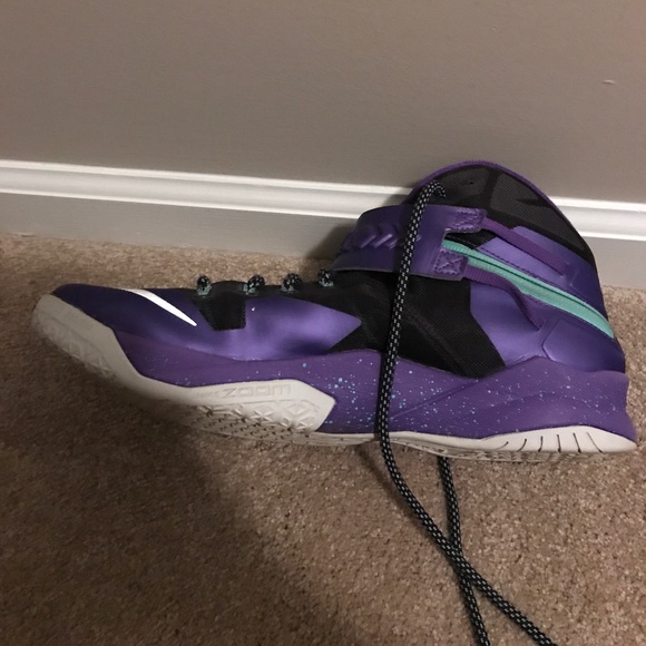 Lebron Soldier VIII: Size 12 - Picture 3 of 5