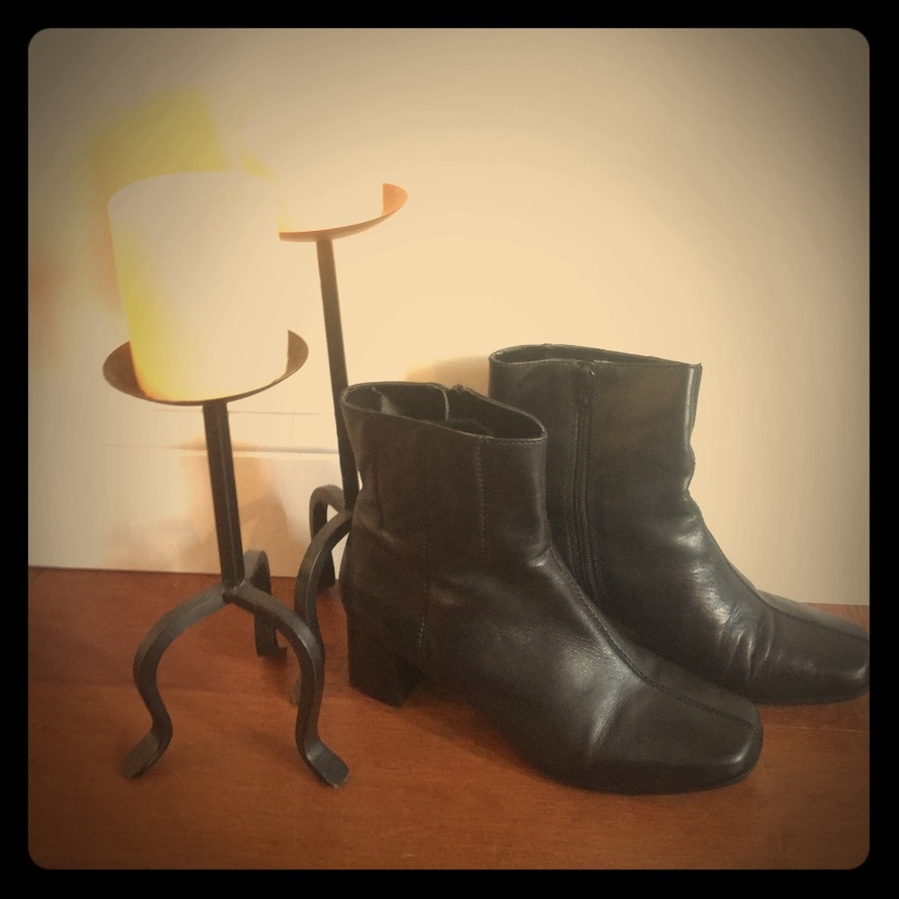 Black  Nine West short boot with zipper.