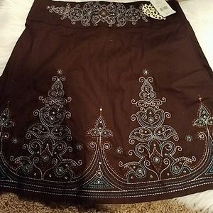 Embroidered skirt