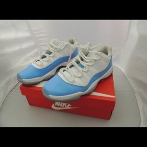 Jordan 11 Retro Low White/University Blue Size 9