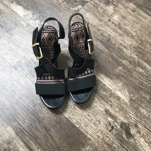 Jessica Simpson black wedges