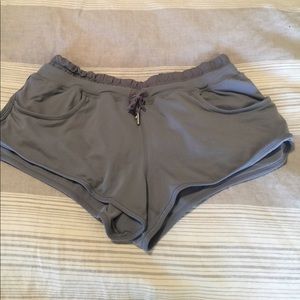 Lulu size 8 (fits like 6) shorts