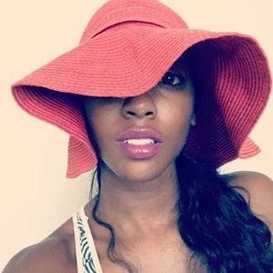 Meet your Posher, Gloria