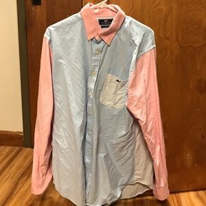 Men’s vineyard vines button down shirt.