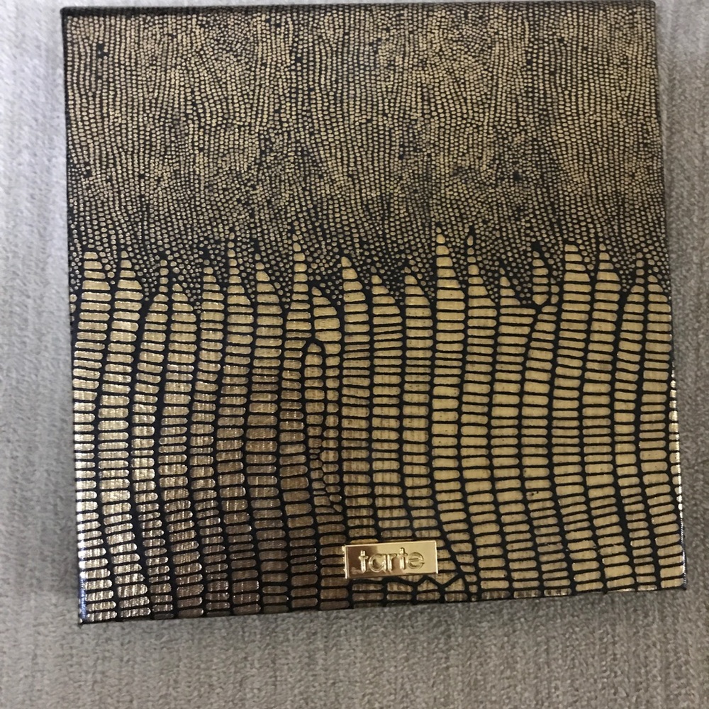 Tarte mirrored eyeshadow pallet