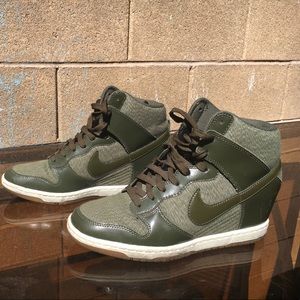 644877-301 NIKE WOMANS DUNK SKY SIZE 8 1/2