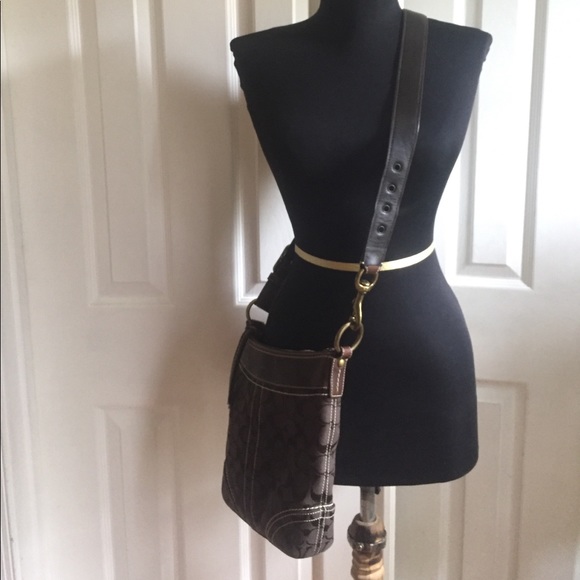 COACH SIGNATURE DUFFLE BAG - Picture 8 of 8