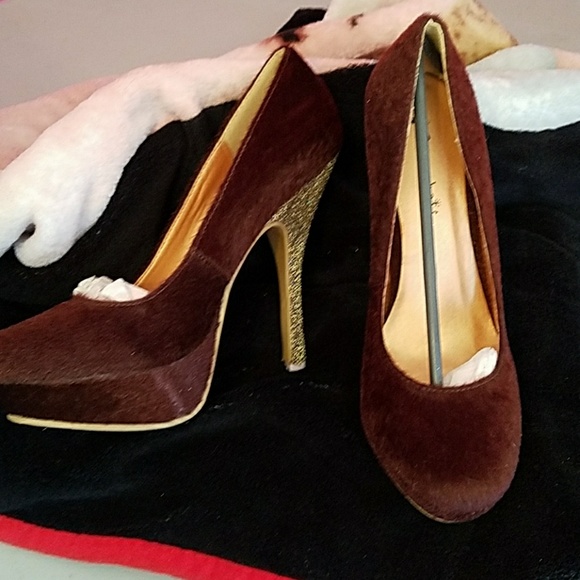 Shoes - Brown heels