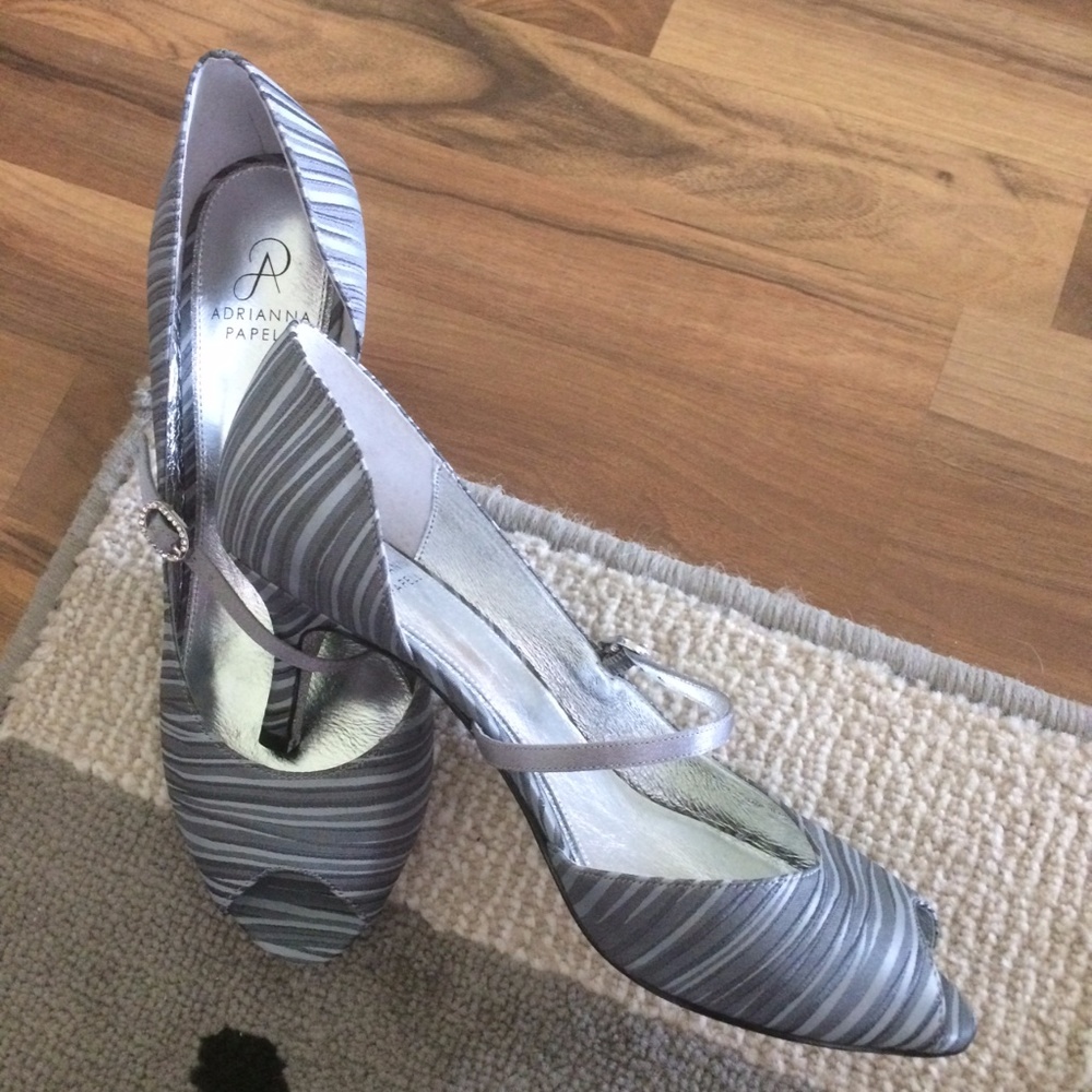 Beautiful Adrianna Papell Rhinestone Peep Toe NWOT
