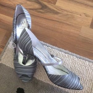 Beautiful Adrianna Papell Rhinestone Peep Toe NWOT