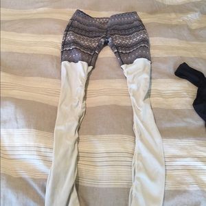 Alo yoga goddess legging snow ❄️ pattern