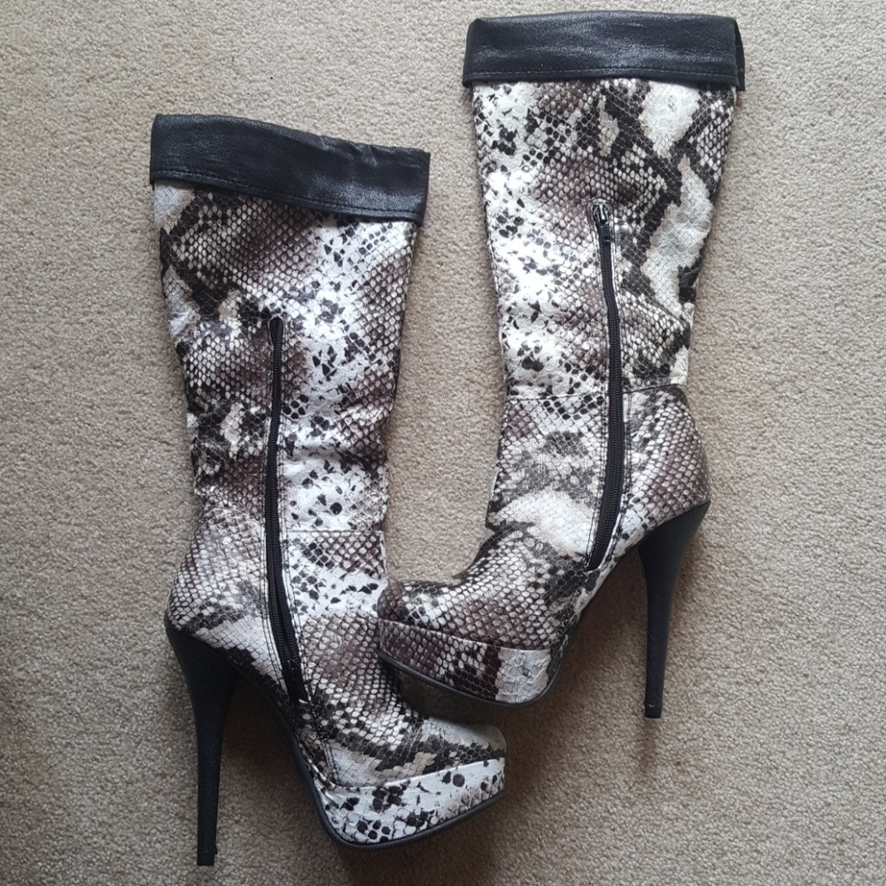 Charlotte Russe "Lorane"