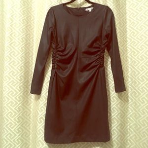 Jennifer Lopez long sleeve round neck black dress