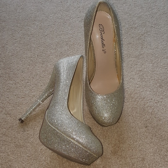 Breckelle's "Angie" - Picture 4 of 4