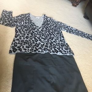 1x Charter Club Black & Gray button sweater