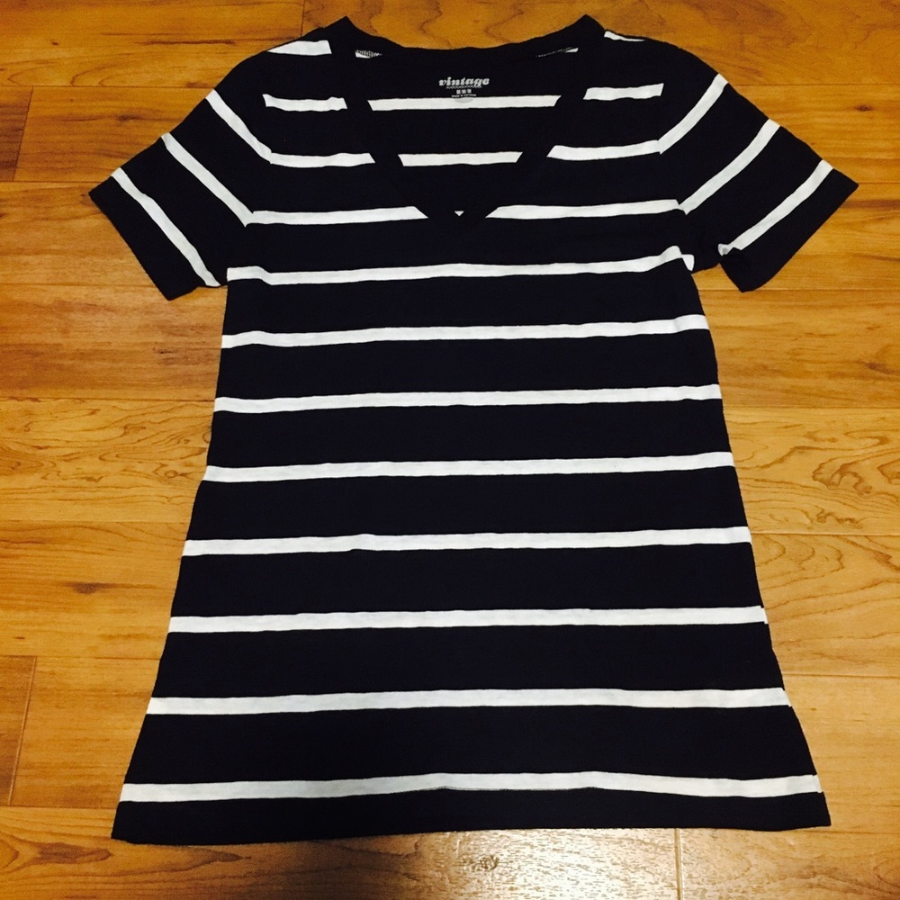 🔐Old Navy Vintage tee🔐