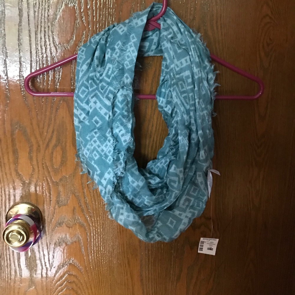 BNWT Aeropostale Green infinity scarf
