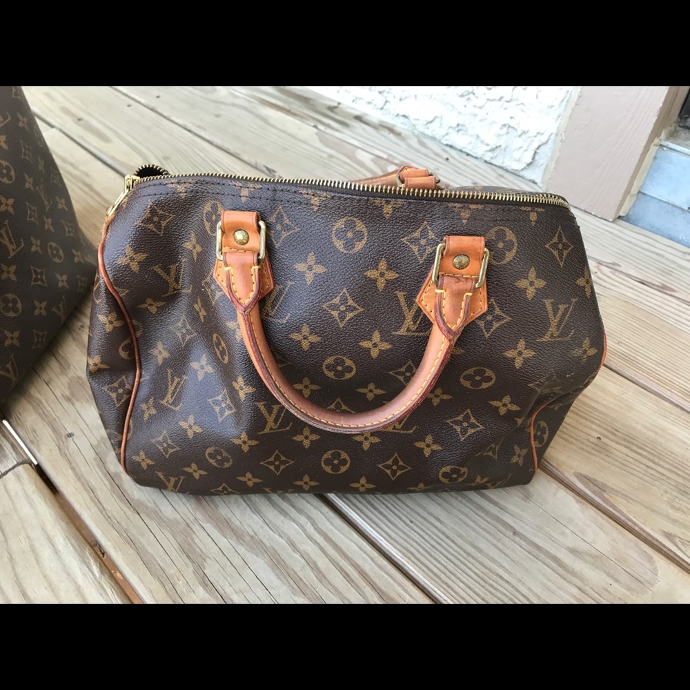 Medium size Louis Vuitton speedy (authentic)