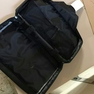 Hanging microfiber travel bag