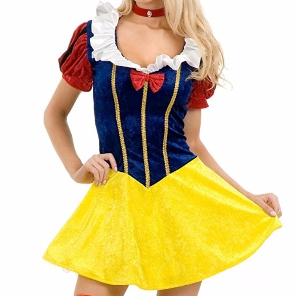 Perfect Snow White Halloween costume. Velvet!