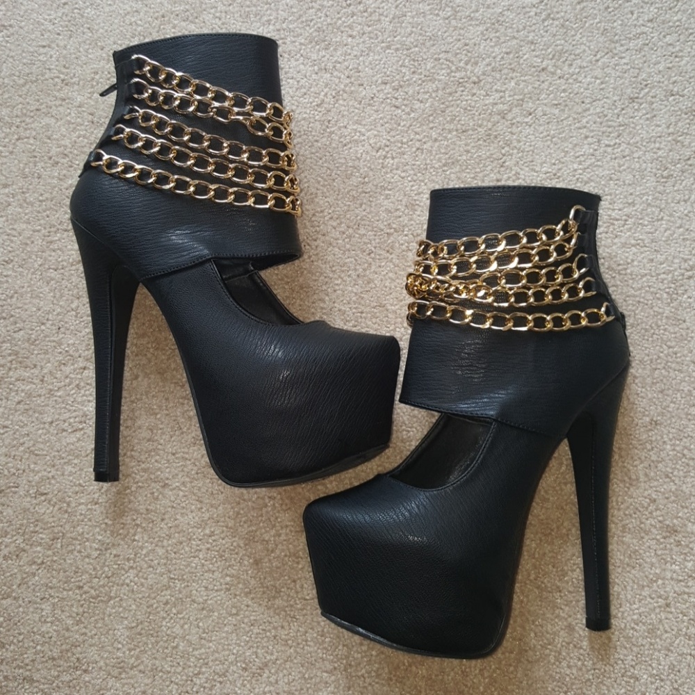 Charlotte Russe "Chain Up"