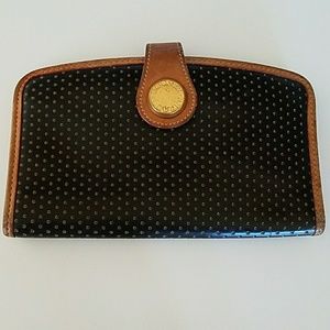 Dooney & Bourke wallet