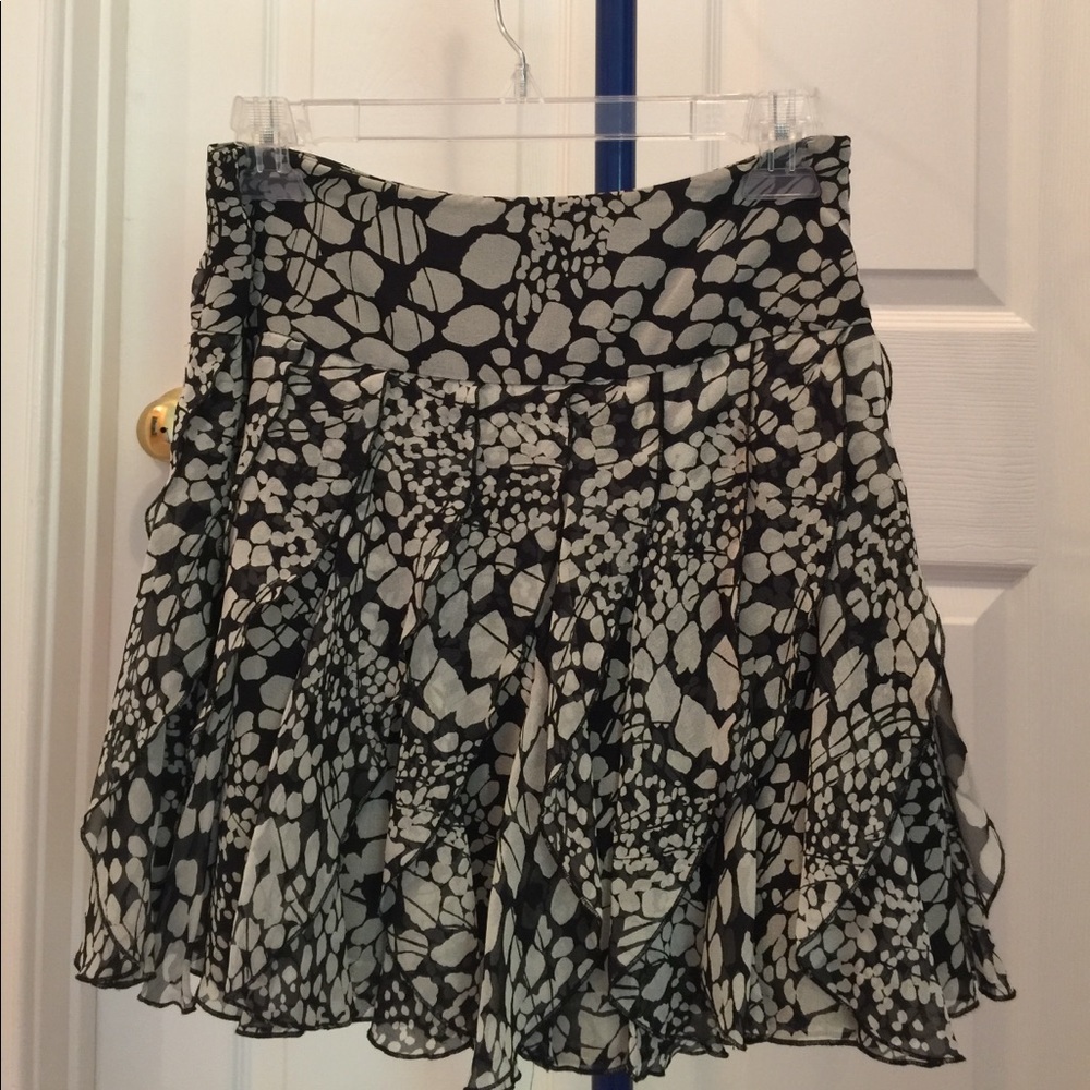 Flirty Black and white INC brand skirt. Size 2p