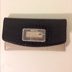 Guess wallet! Brand new, never used! 💎