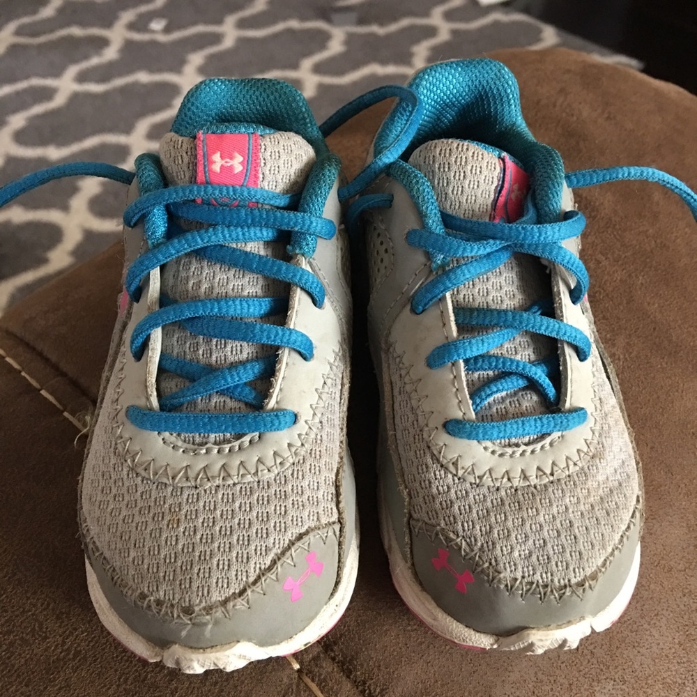 Toddler under armour shoes size 6