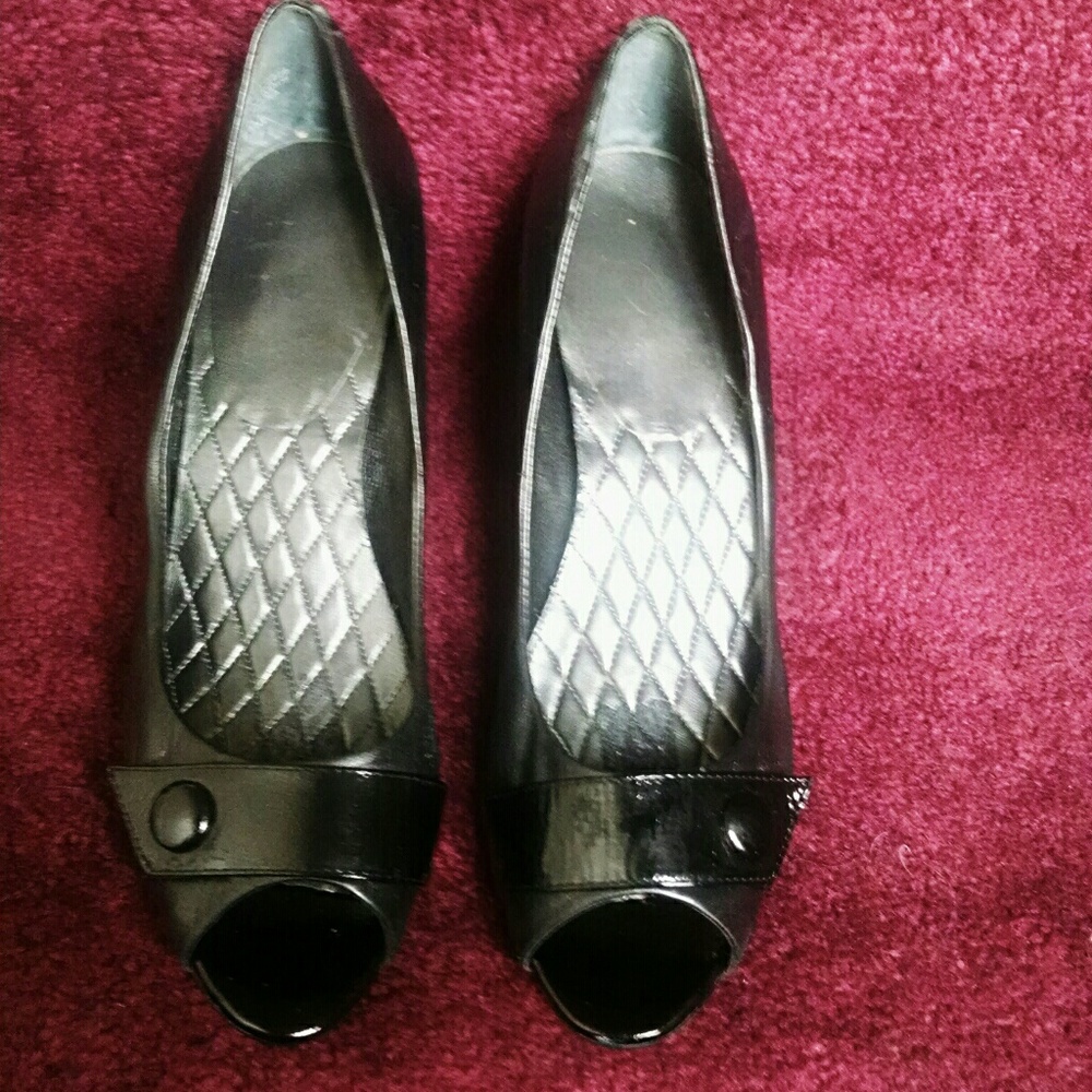 Peep toe heel