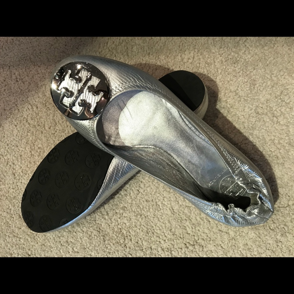 Tory Burch Silver flats almost new!