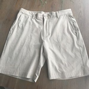 Vineyard Vine Men's shorts size 32