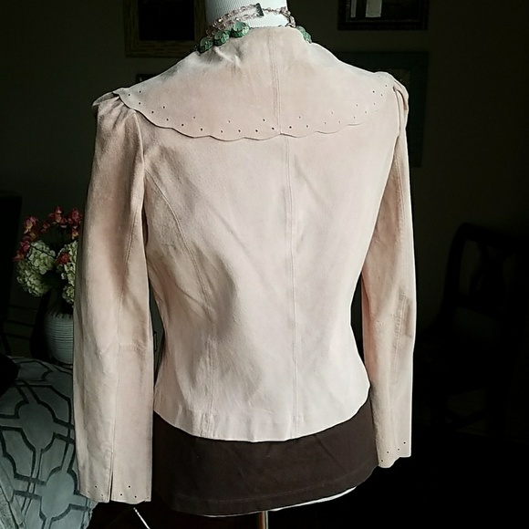 Soft pink buttery suede jacket w/ laser-cut Collar - Picture 3 of 8