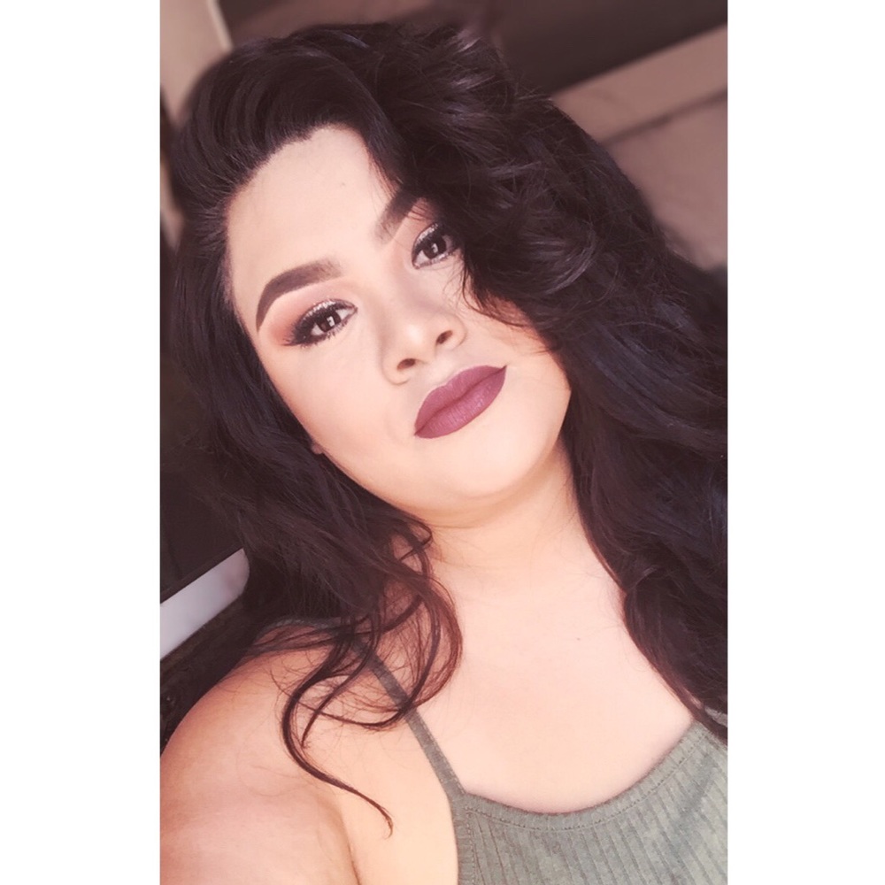 Meet your Posher, Mireya