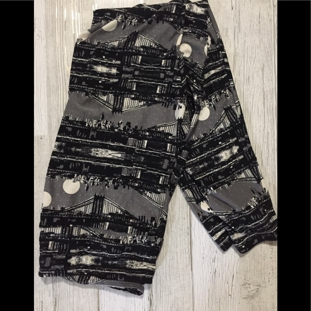 Lularoe TC BNT Brooklyn Bridge Print
