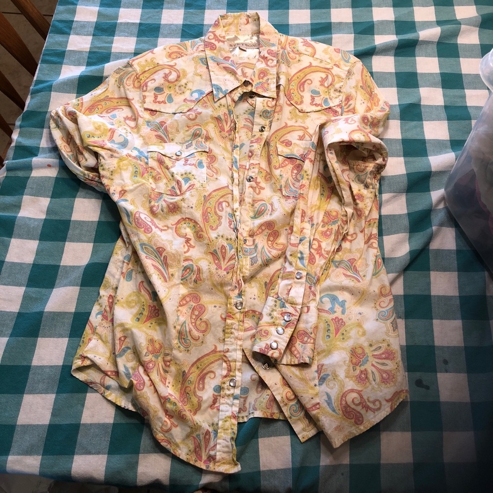 Women’s long sleeve paisley shirt.