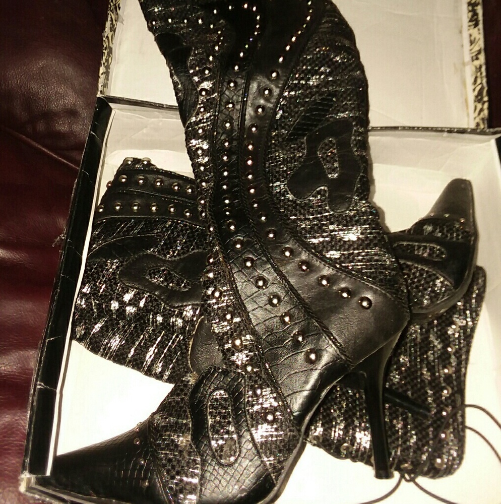 N.W.B THIGH HIGH BOOTS  knee zip up / tie up boots